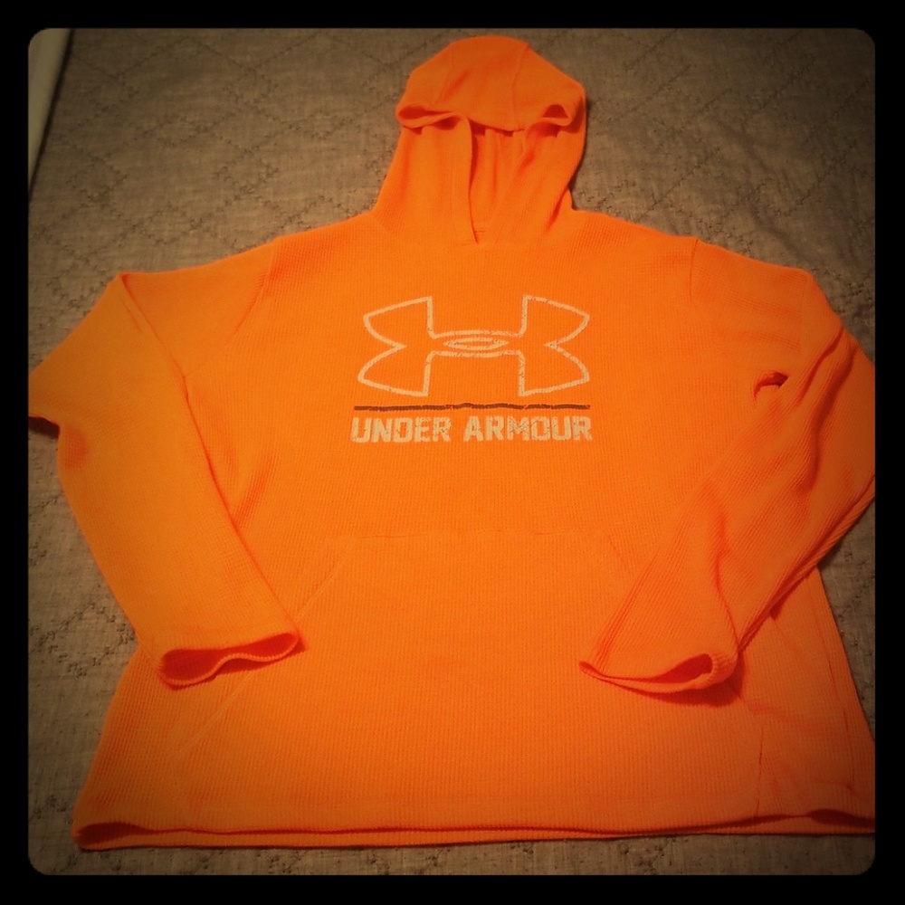 Youth medium under armour thermal shirt